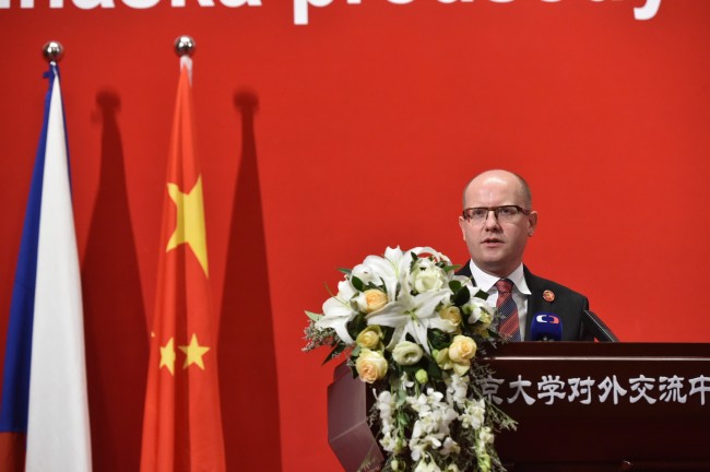 捷克总理访华受到中国媒体高度关注